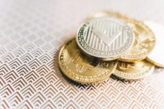 4E：BTC站稳105000美元市场谨慎观望美联储信号