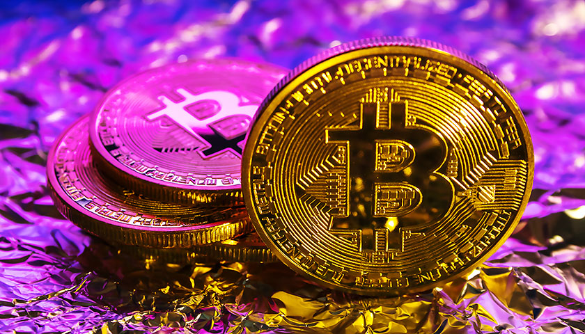 手握24万枚比特币撑起一个IPO