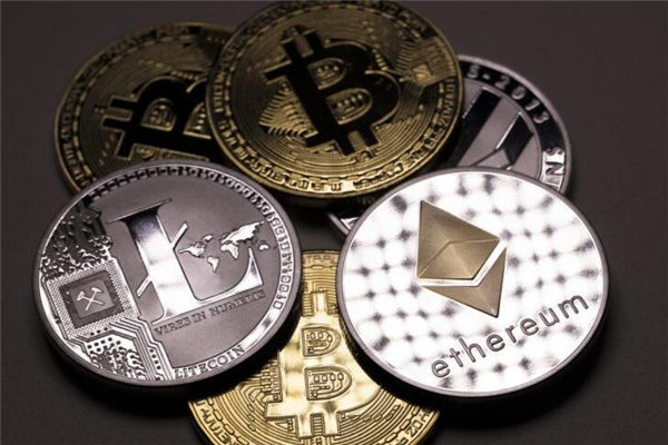 港股加密货币概念股走低 中国央行首次重磅定调稳定币